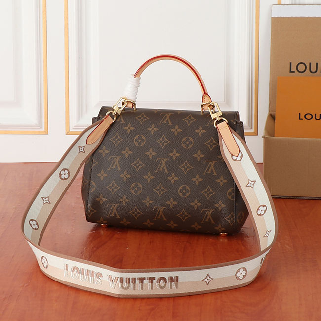 Túi LV Cluny BB Monogram quai xách sang trọng 6