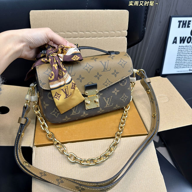 Túi LV Pochette Métis East West Monogram nhiều màu