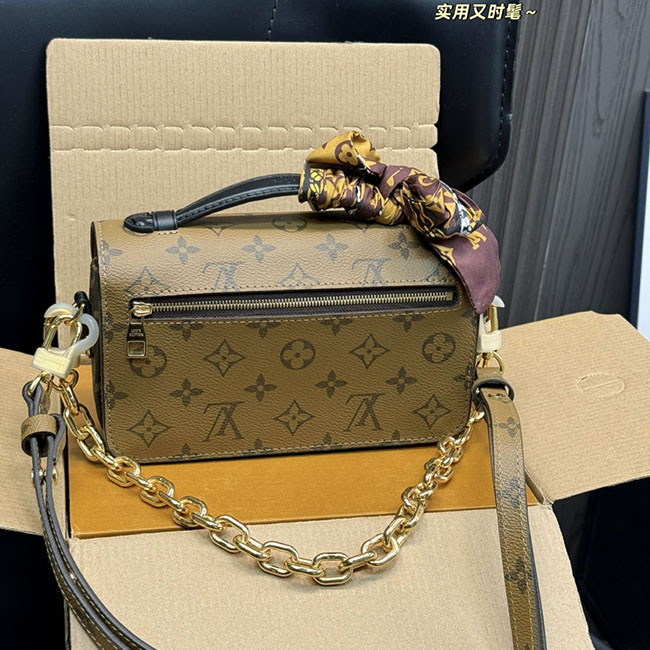 Túi LV Pochette Métis East West Monogram nhiều màu 4