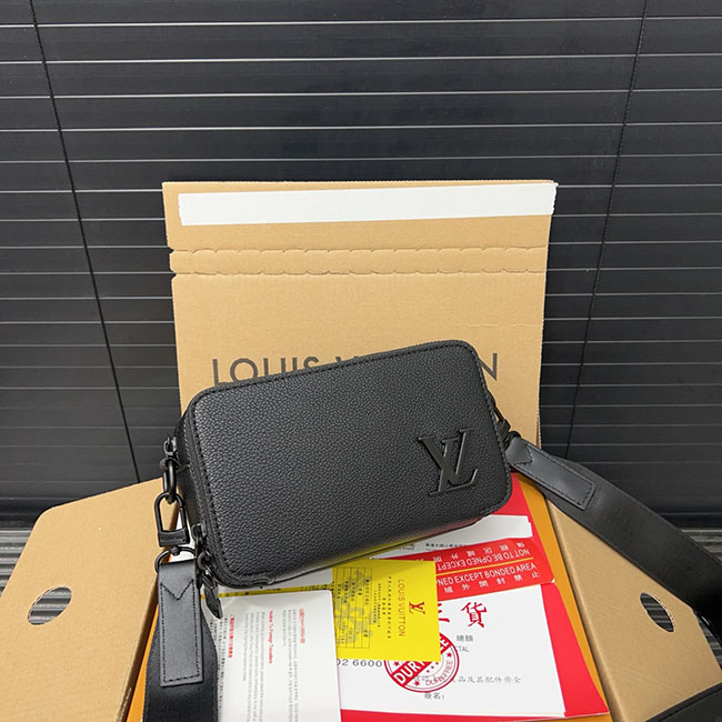 Túi LV Alpha Wearable Wallet Đeo Chéo Nam Monogram