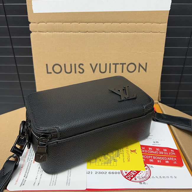 Túi LV Alpha Wearable Wallet Đeo Chéo Nam Monogram 3