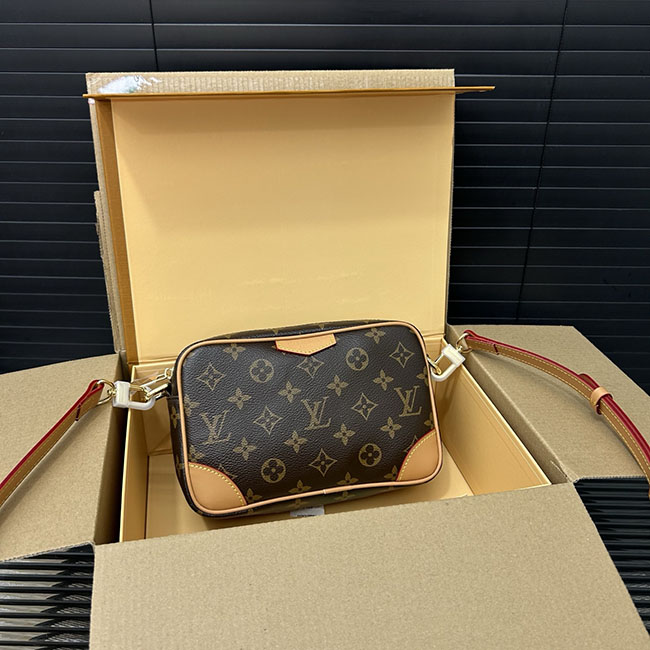 Túi đeo chéo lv Trocadéro Wearable TN045