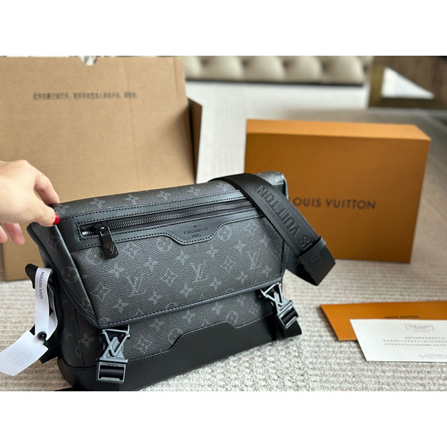 Túi đeo chéo LV Messenger Voyager PM thời trang