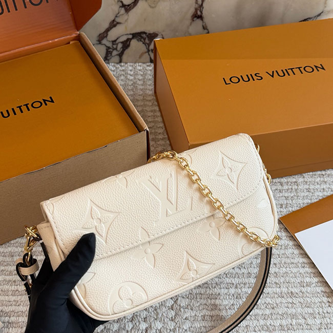 (3 màu)Túi Wallet On Chain Ivy trắng dập nổi TLV109