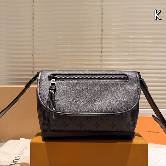 Túi đeo chéo nam LV Pulse Messenger 2 màu TNLV094