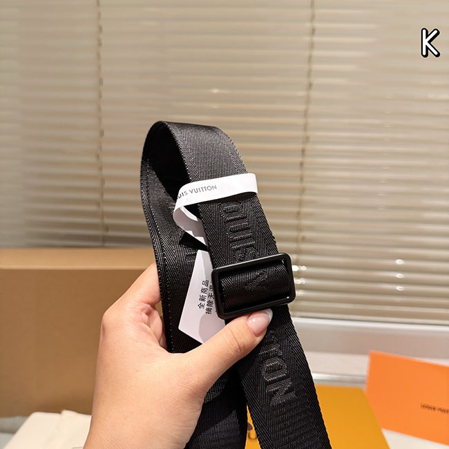 Túi đeo chéo nam LV Pulse Messenger dập nổi 5