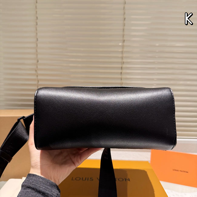 Túi đeo chéo nam LV Pulse Messenger dập nổi 7