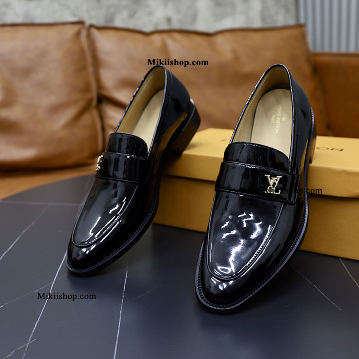 Giày LV loafer đen bóng MK228