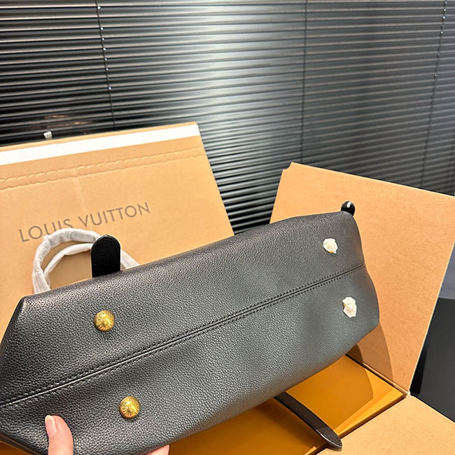 Túi xách LV Low Key Cabas MM tote 12