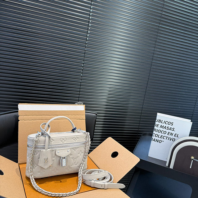 Túi Vanity Chain Pouch màu trắng TLV034