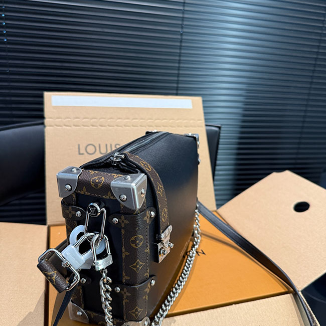 Túi LV Side Trunk Vibe đen MM sang trọng 5
