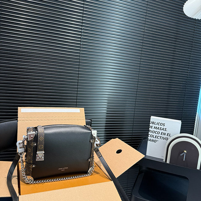 Túi LV Side Trunk Vibe đen MM sang trọng 8