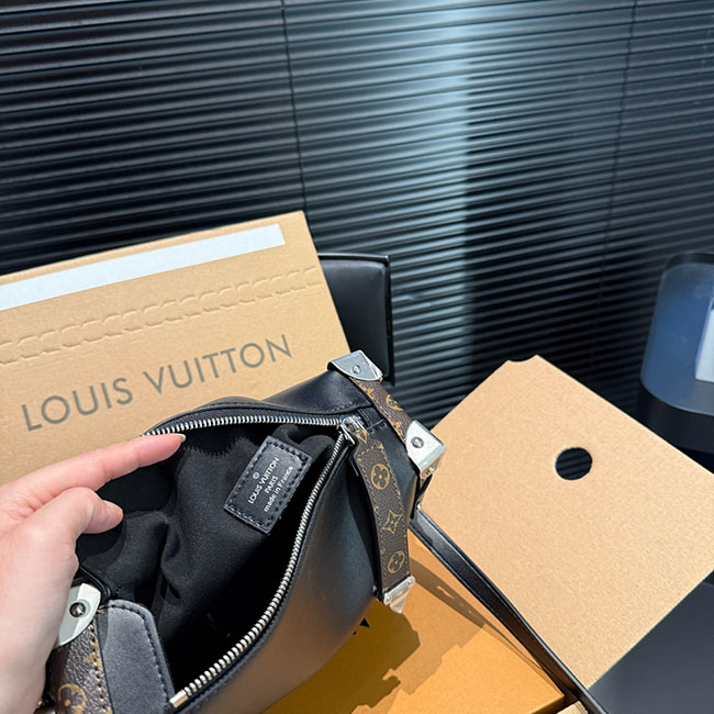 Túi LV Side Trunk Vibe đen MM sang trọng 3