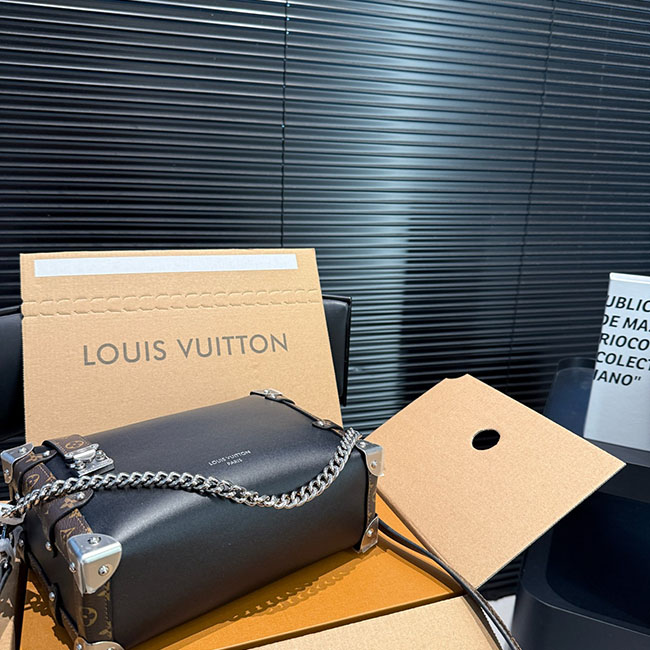 Túi LV Side Trunk Vibe đen MM sang trọng 2