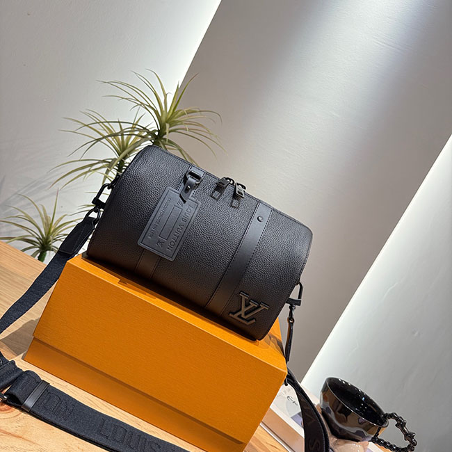 Túi đeo chéo nam LV City Keepall đen TNLV045