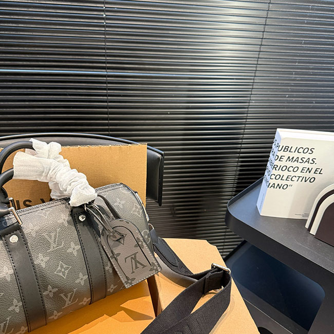 Túi đeo chéo lv Keepall Bandoulière 25 nam cao cấp 8