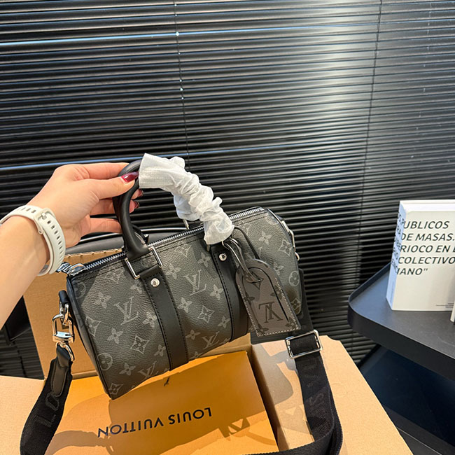 Túi đeo chéo lv Keepall Bandoulière 25 nam cao cấp 4