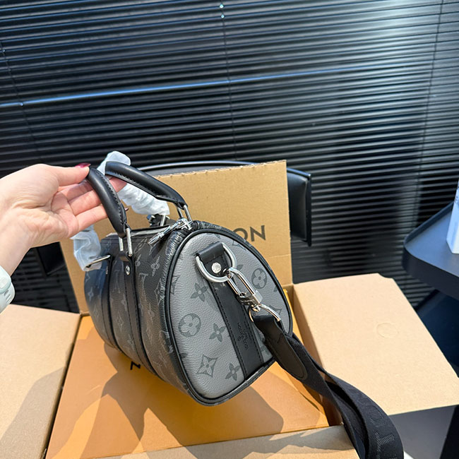 Túi đeo chéo lv Keepall Bandoulière 25 nam cao cấp 9