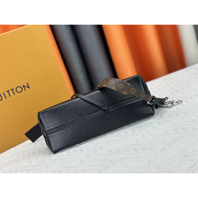 Túi LV CarryAll East West đen vibe 2