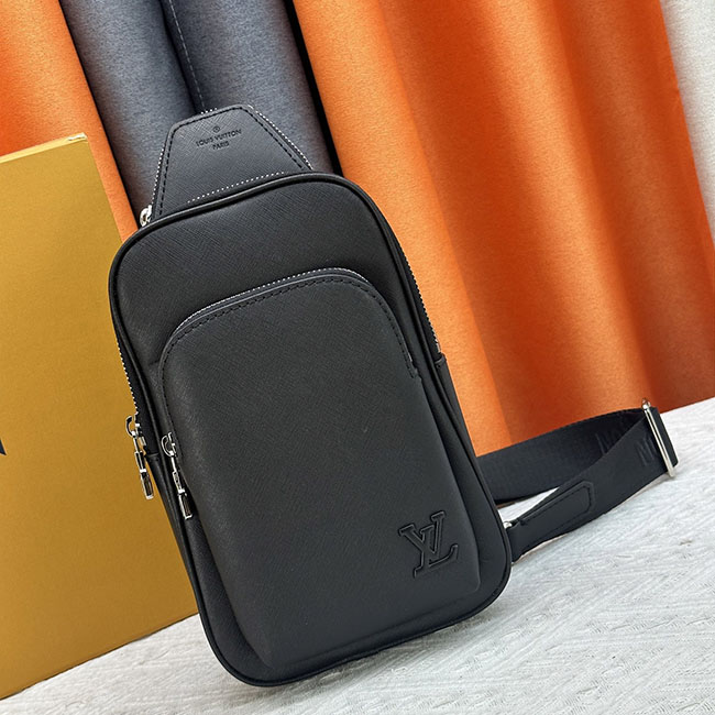 Túi đeo chéo nam LV Avenue Slingbag PM đen