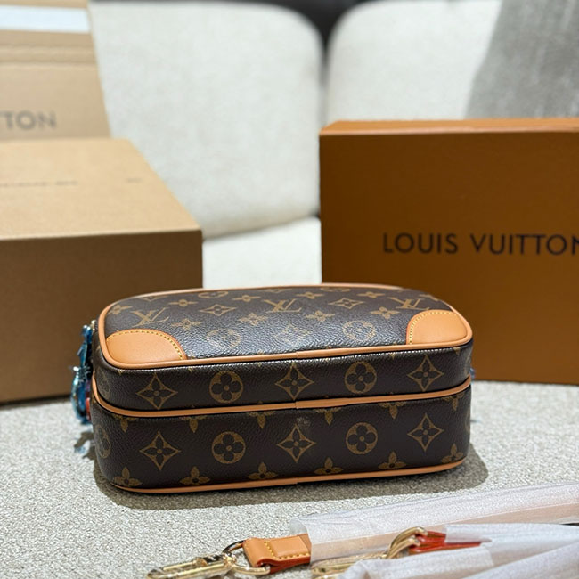 Túi LV nil đeo chéo nam