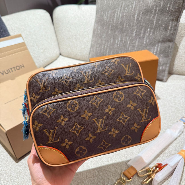 Túi LV nil đeo chéo nam 2