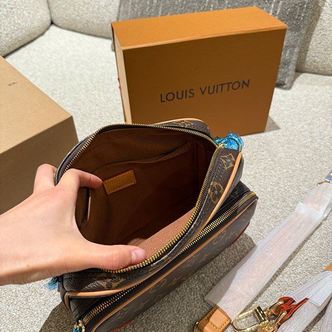 Túi LV nil đeo chéo nam 8