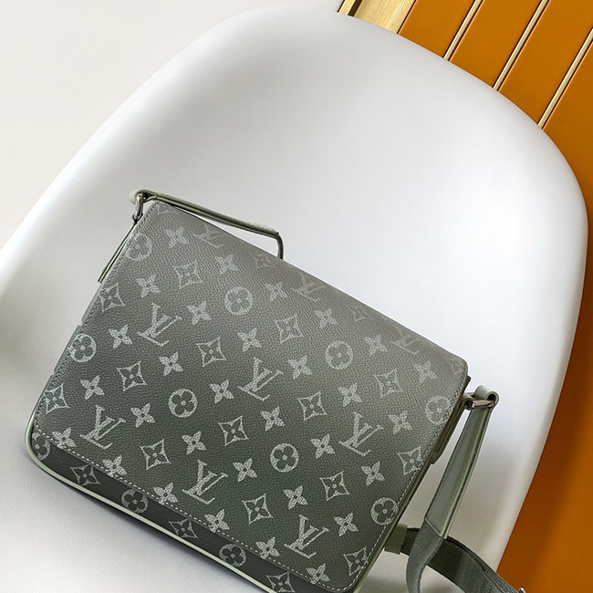 Túi đeo chéo lv District PM xanh lá TN057