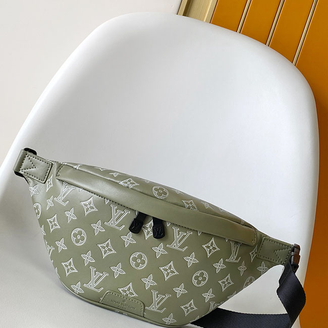 Túi đeo chéo LV Discovery Bumbag PM xanh lá TNLV086