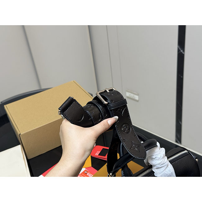 Túi đeo chéo lv Keepall 25 Cargo đen vibe 2