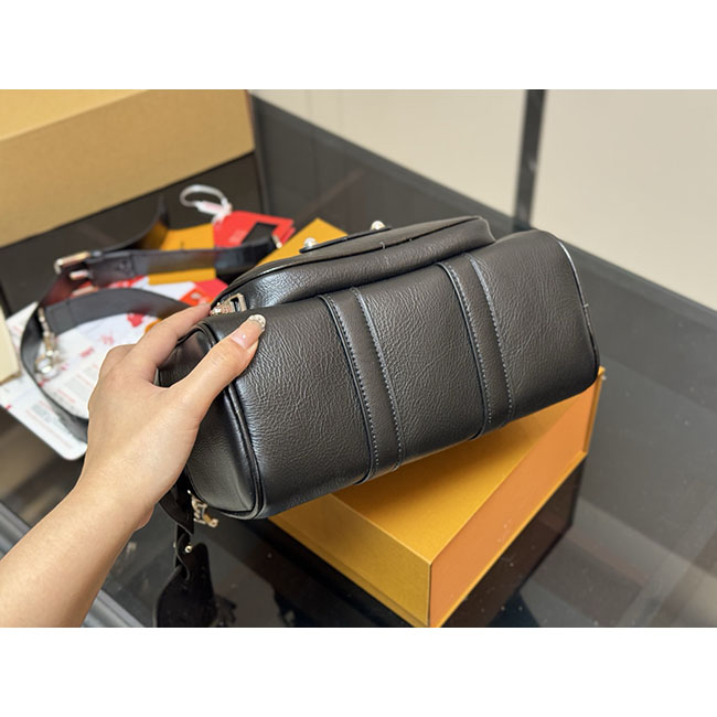 Túi đeo chéo lv Keepall 25 Cargo đen vibe 9