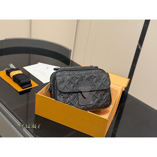 Túi đeo chéo LV S Lock Messenger dập nổi TNLV111