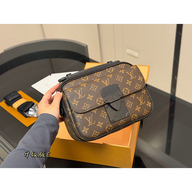 Túi đeo chéo LV S Lock Messenger nâu TNLV110