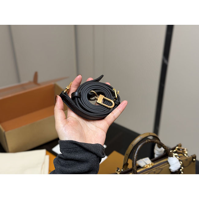 Túi LV OnTheGo East West Monogram Reverse 4